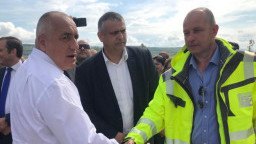 Премиерът Бойко Борисов инспектира началото на строителните дейности по модернизацията на 17 км от първокласния път I-8 Драгоман - Сливница