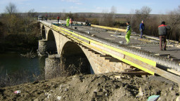 Изпълнени са над 80% от строителните работи на участъка от път III-3004 Тръстеник - Ореховица